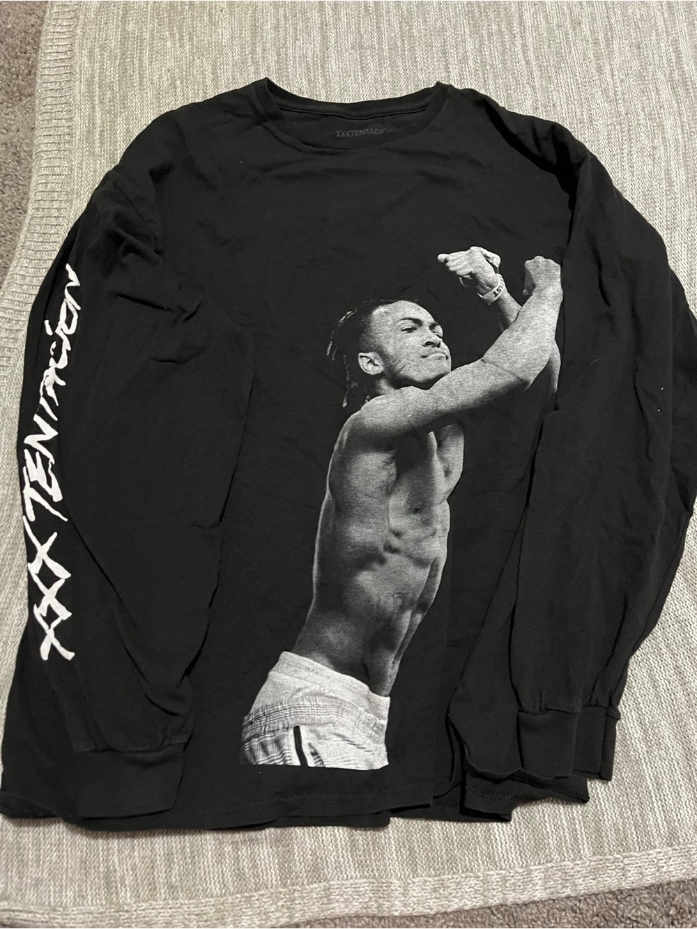 Black Graphic Long-Sleeve Crewneck Shirt